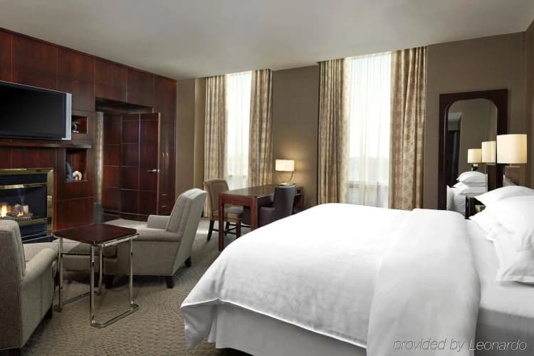 Sheraton Suites Calgary Eau Claire photo 5