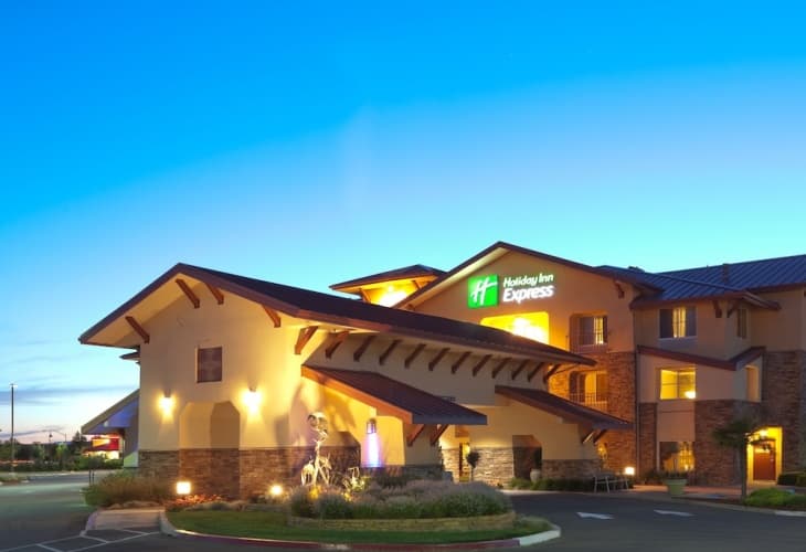 Holiday Inn Express & Suites Turlock-Hwy 99 photo 2