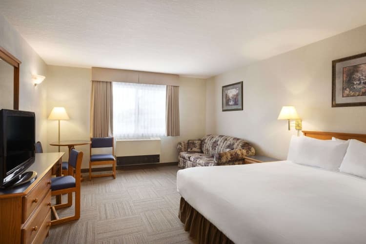 Days Inn by Wyndham Hinton photo 5