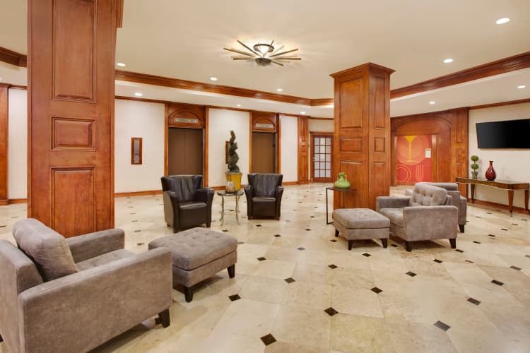Holiday Inn Express Dallas Market Center photo 3