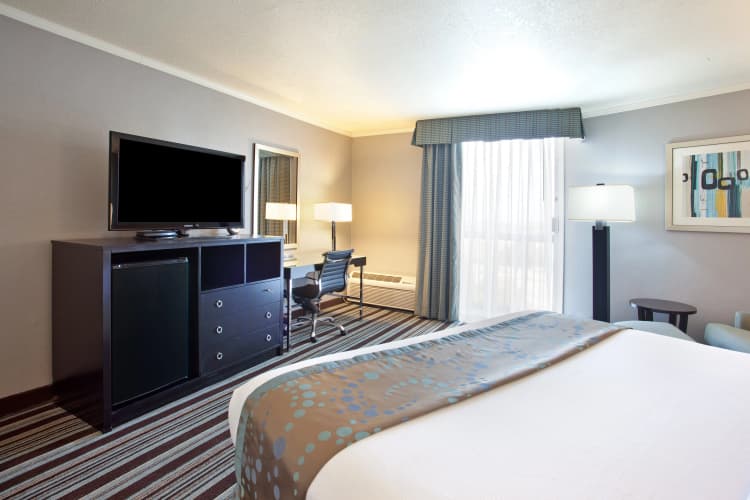 Holiday Inn Long Beach Airport photo 4