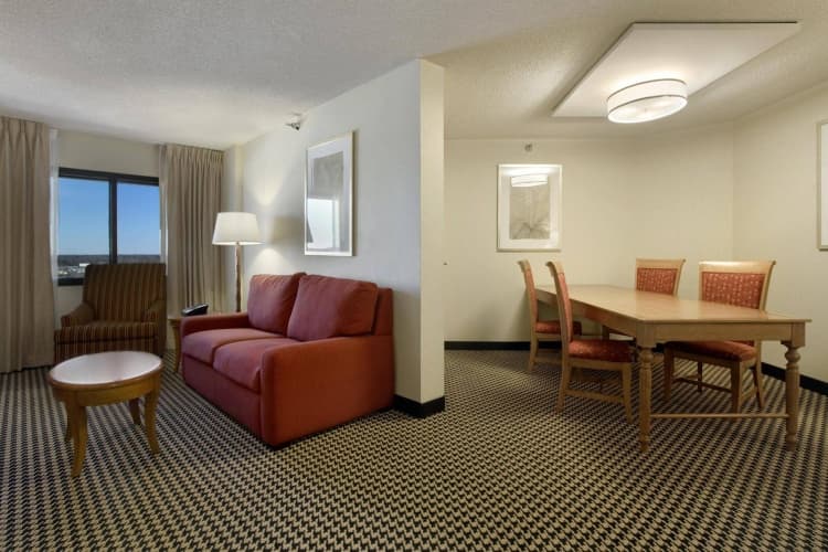 Hilton Chicago/Oak Brook Suites, photo 3