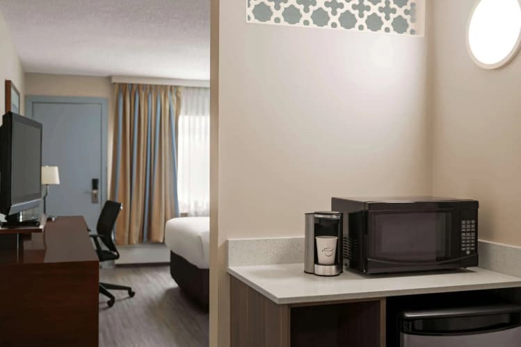 Travelodge By Wyndham Calgary South photo 5