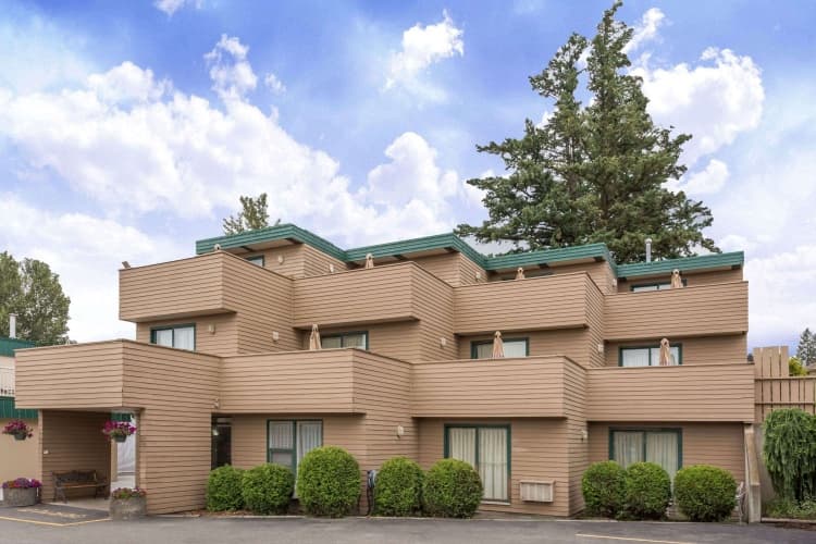 Ramada By Wyndham Quesnel, photo 2