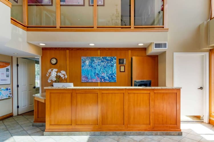 Econo Lodge Inn & Suites, photo 3