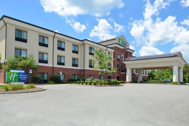 Holiday Inn Express And Suites Fairmont photo 2