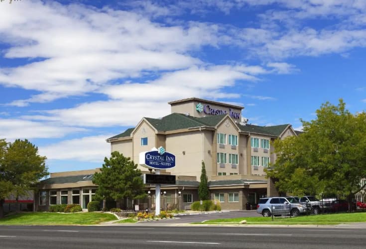 Crystal Inn Hotel & Suites photo 2