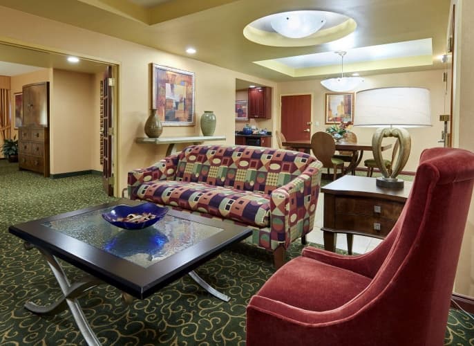 Embassy Suites by Hilton Hampton Convention Center photo 4
