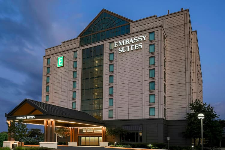 Embassy Suites by Hilton Chicago Lombard Oak Brook photo 2