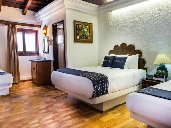 Capital O Hotel Central photo 4