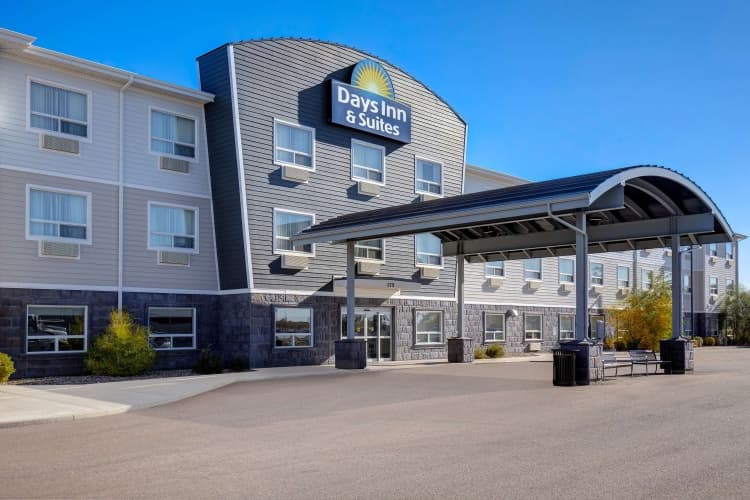 Days Inn & Suites By Wyndham Warman Legends Centre, photo 2