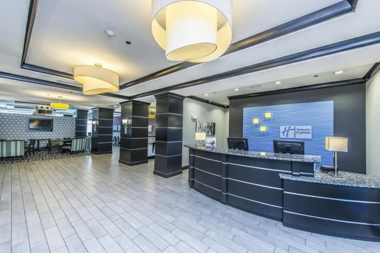 Holiday Inn Express And Suites Charleston Arpt Con, photo 3