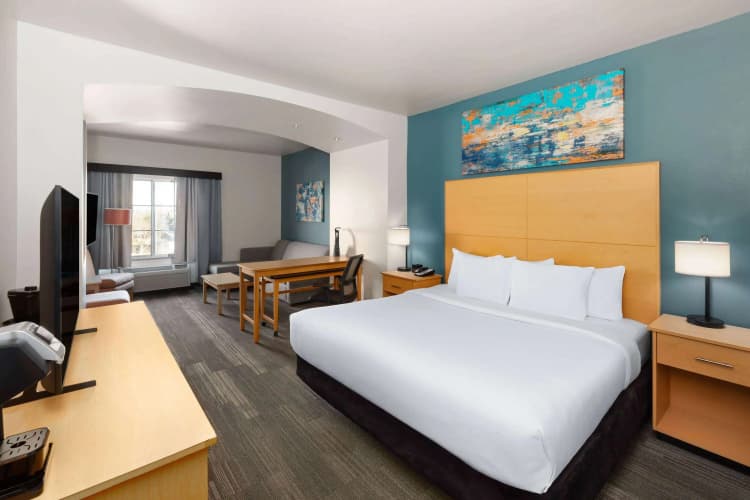 La Quinta Inn & Suites by Wyndham Austin NW/Lakeline Mall photo 5