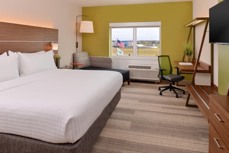 Holiday Inn Express & Suites St. Petersburg - Madeira Beach photo 4