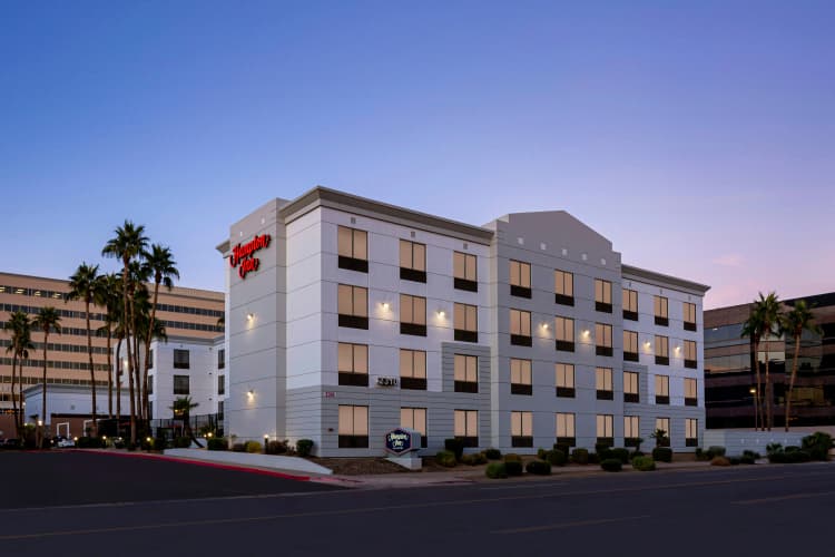 Hampton Inn Phoenix-Biltmore photo 2