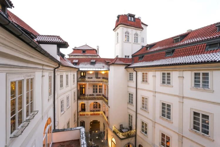 Iron Gate Hotel and Suites photo 2