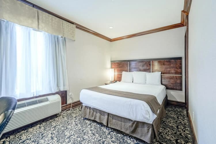 Woodbine Hotel And Suites photo 5
