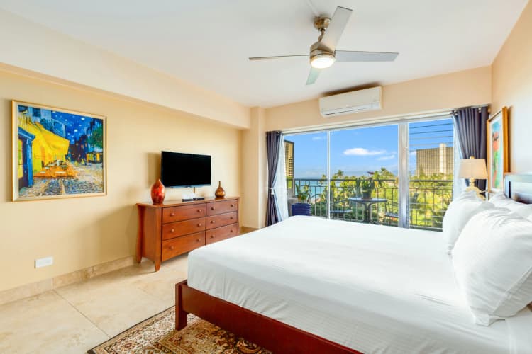Castle Waikiki Shore photo 4