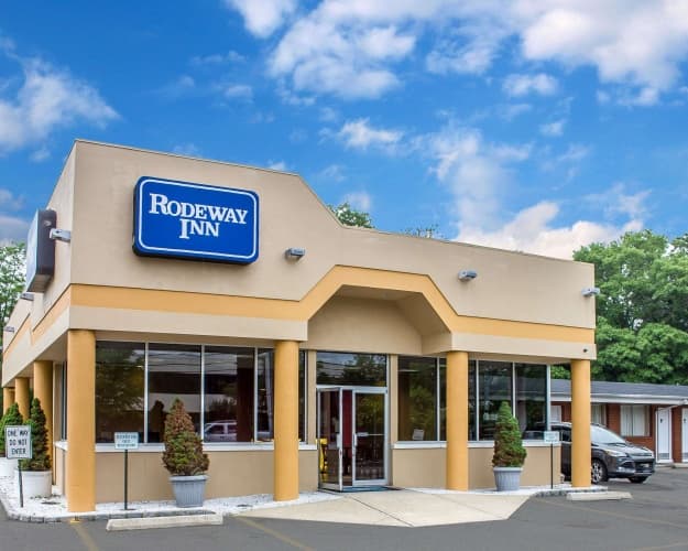 Rodeway Inn MacArthur Airport, photo 2