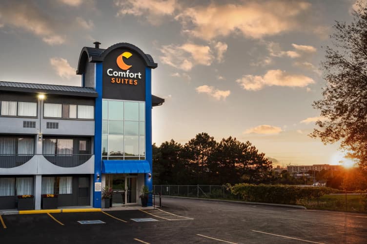Comfort Suites Kingston Central photo 2