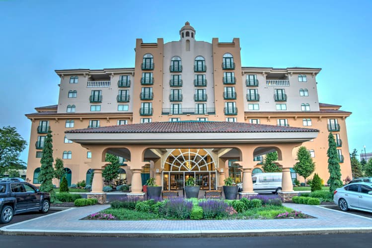 Embassy Suites by Hilton Indianapolis North photo 2