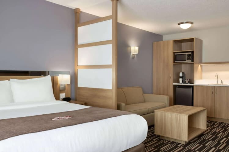 Microtel Inn & Suites By Wyndham Val-D'or photo 3