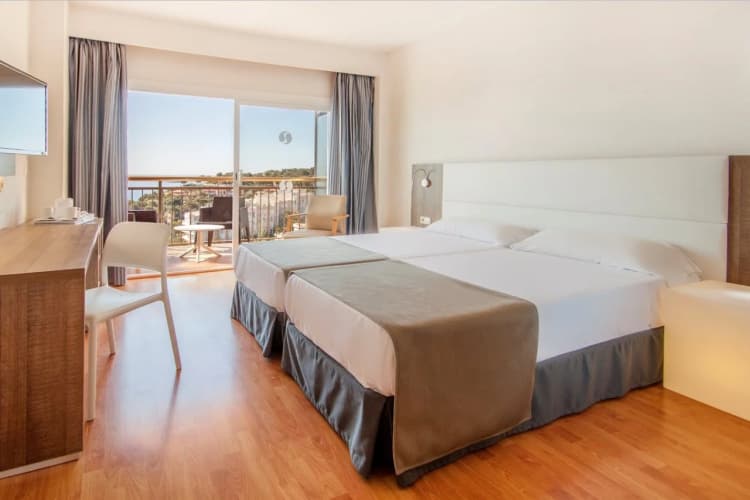 Sentido Cala Vinas Hotel photo 4