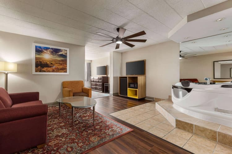 Days Hotel by Wyndham Allentown Airport / Lehigh Valley photo 3