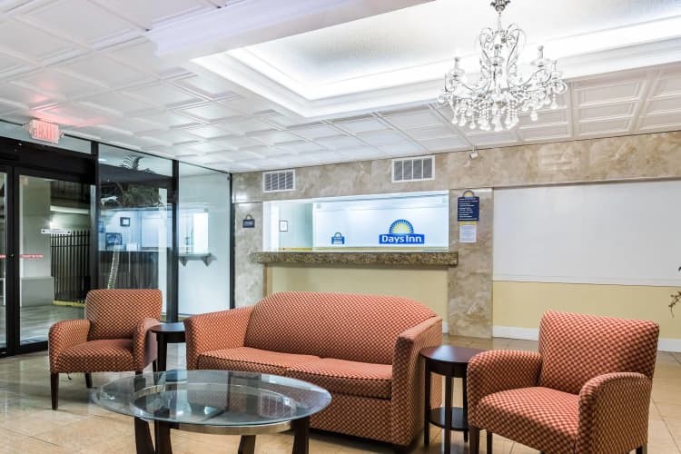Days Inn by Wyndham St. Petersburg / Tampa Bay Area photo 2