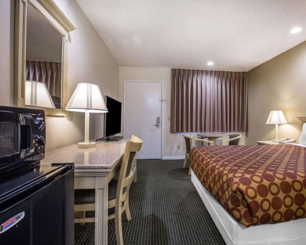 Rodeway Inn Santee photo 5