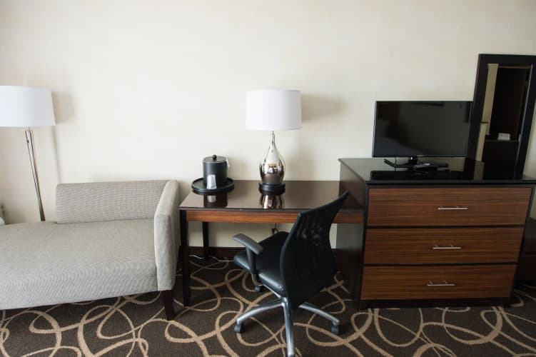 Holiday Inn Newark International Airport photo 5