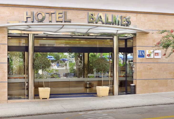 GHT Balmes Hotel Aparthotel & SPLASH photo 2