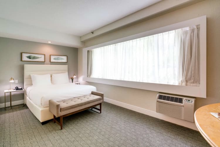 Crest Hotel Suites photo 4