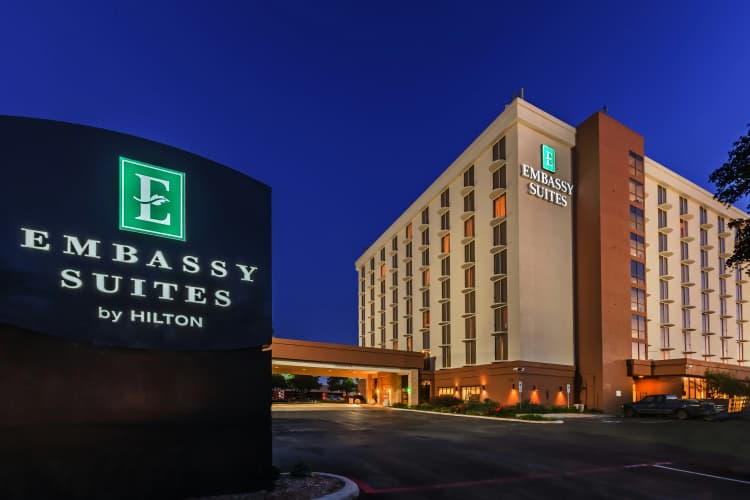 Embassy Suites by Hilton Dallas Market Center photo 2
