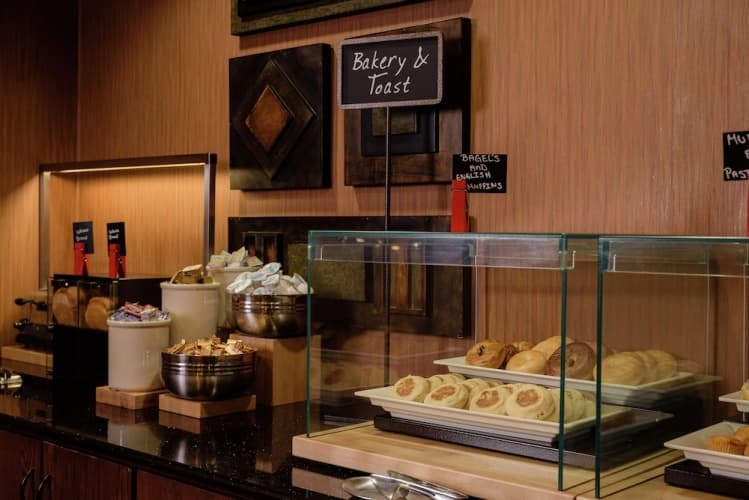 Embassy Suites by Hilton Minneapolis North, photo 3