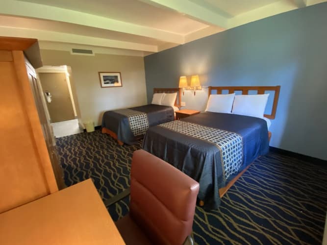 Economy Inn North Randall photo 4