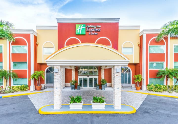 Holiday Inn Express & Suites Bradenton West photo 2