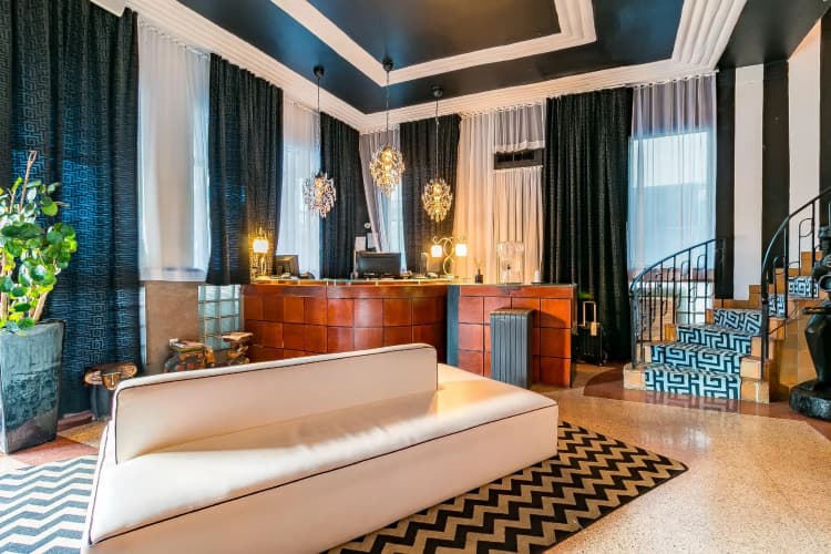 Chesterfield Hotel & Suites photo 3