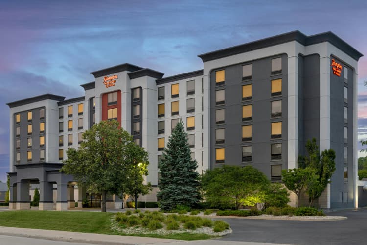 Hampton Inn & Suites by Hilton Windsor photo 2