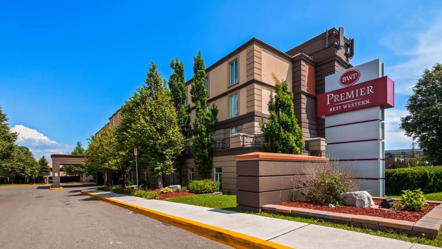 Best Western Premier Toronto Airport Carlingview Hotel photo 2