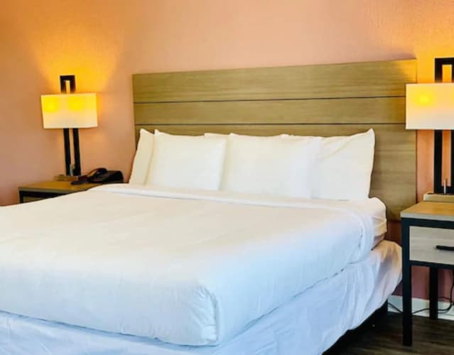 Econo Lodge Inn & Suites Abilene photo 4