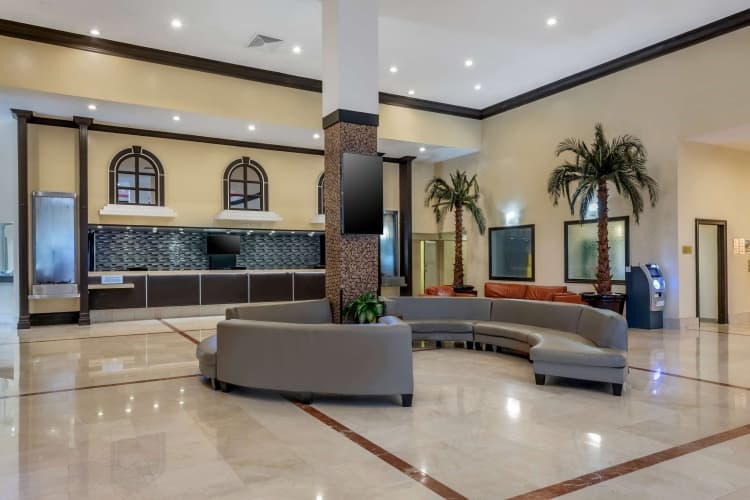 Ramada Plaza by Wyndham Marco Polo Beach Resort photo 3