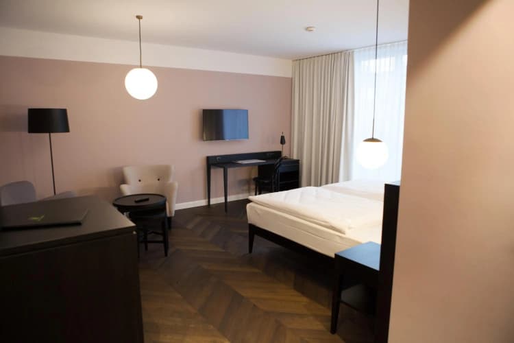 Caroline photo 5