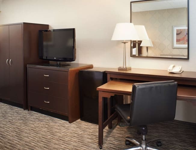 DoubleTree by Hilton Hotel Detroit - Dearborn photo 4