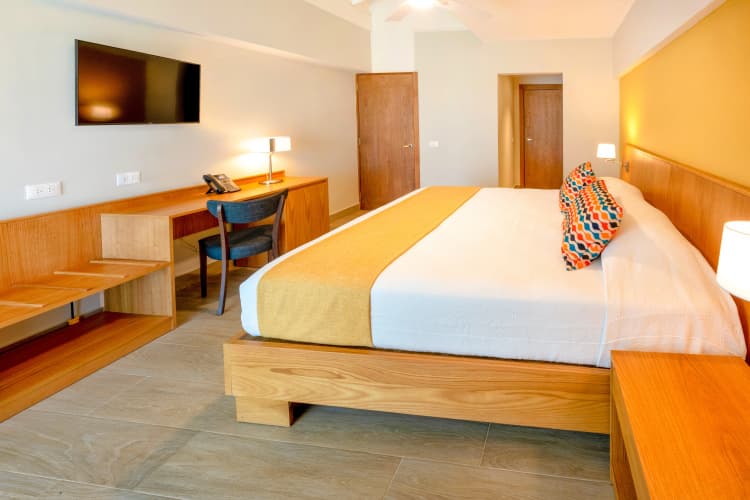 Coral Costa Caribe Beach Resort photo 4