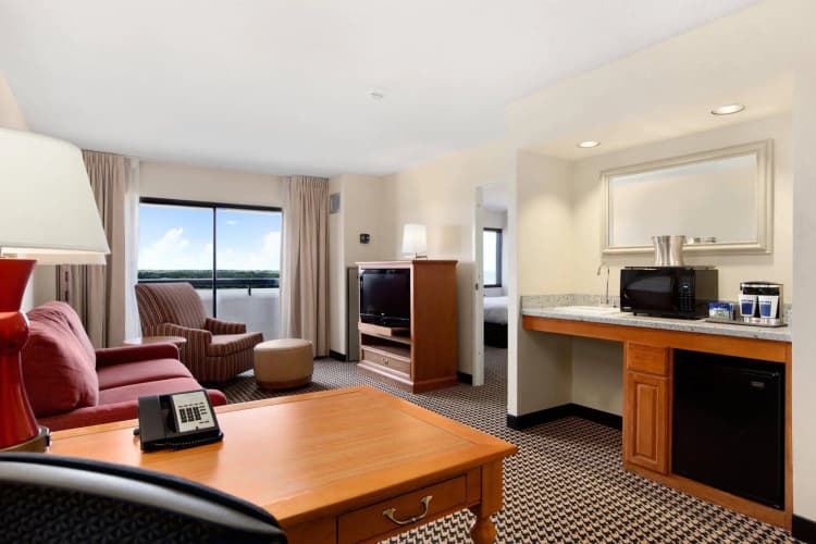 Hilton Chicago/Oak Brook Suites photo 4