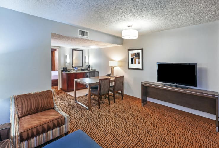 Embassy Suites by Hilton Dallas Market Center photo 4