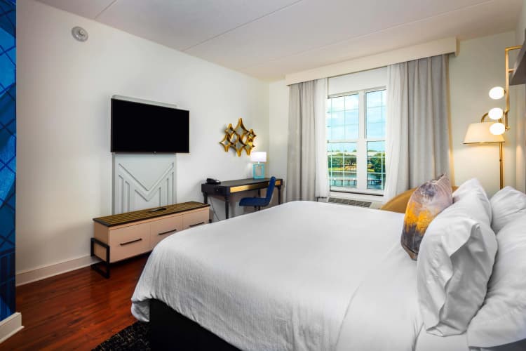 Hotel Indigo Jacksonville-Deerwood Park photo 4