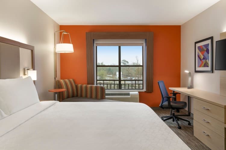 Holiday Inn Express & Suites Mount Pleasant-Charleston photo 4