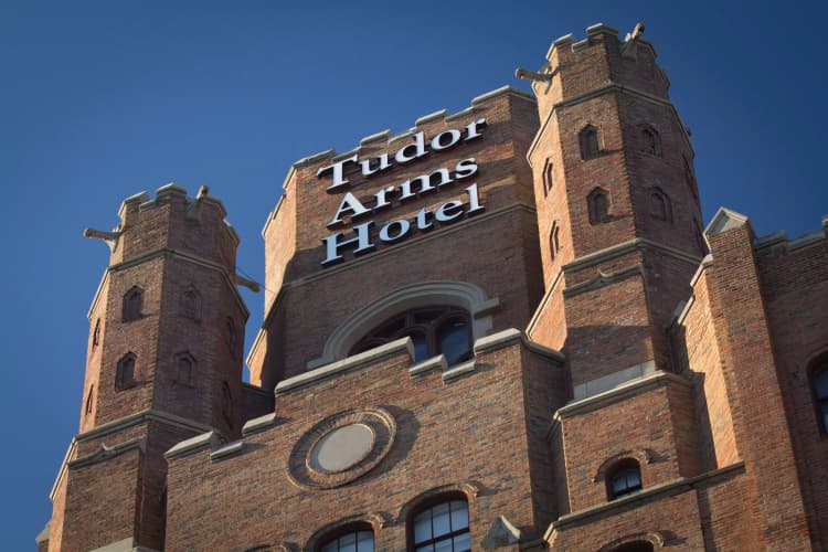 The Tudor Arms Hotel Cleveland - a DoubleTree by Hilton photo 2